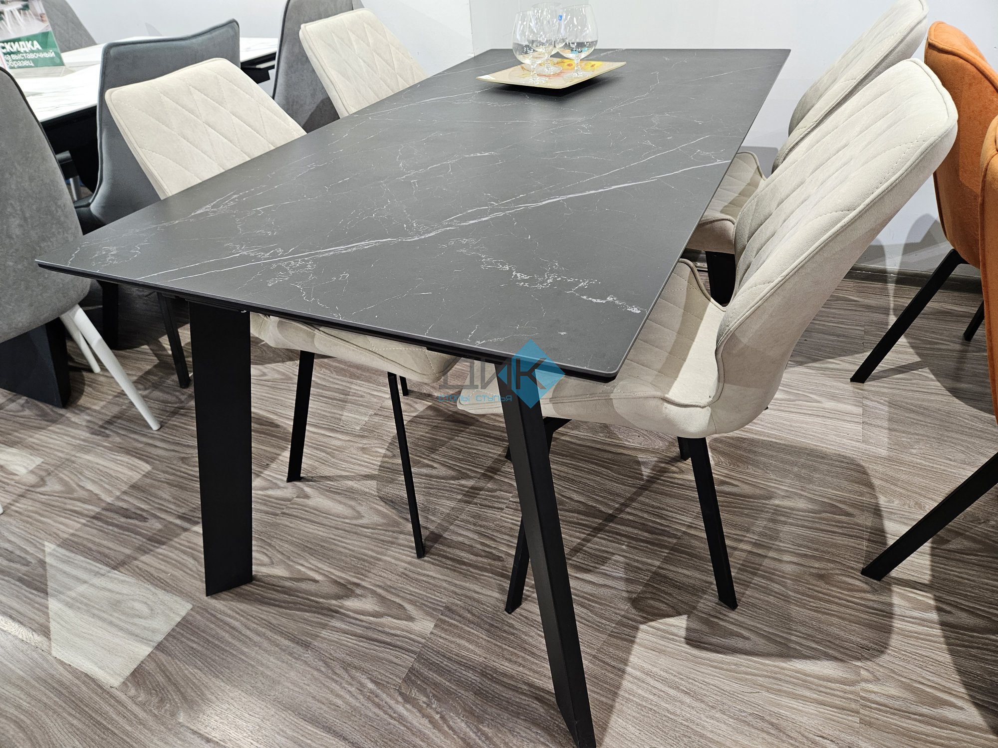 Стол DikLine DKH160